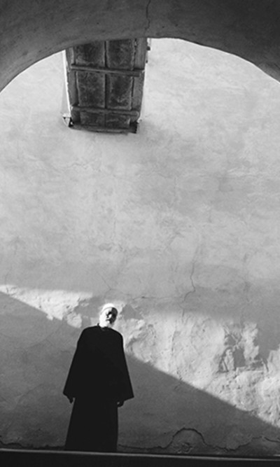 aq_block_1-Man in Archway, Pakistan, 1958